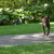 Jaimy en Frutsel Lekker racen door het park!