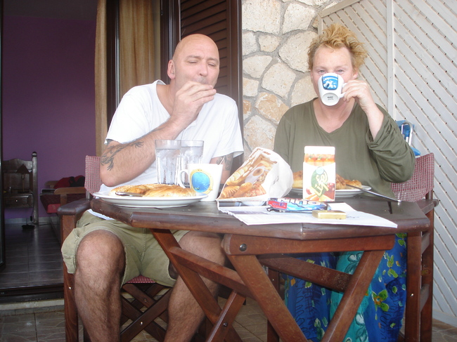 Nét wakker,aan het ontbijt,samen met m*n liefie,in Lefkas.(Griekenland)