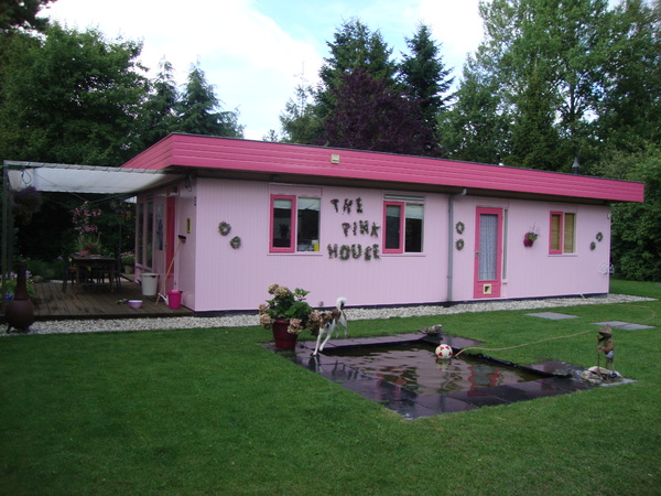 the pink house  in Koekange