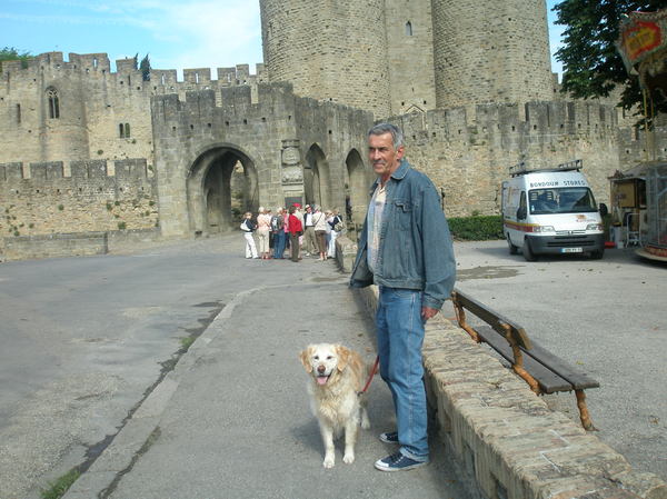 Dobby en baasje in Carcassonne