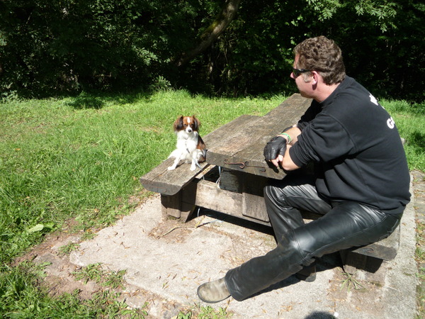 Even pauzeren tijdens een motor rit.