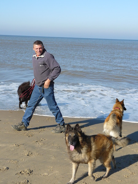 met baasje naar het strand........met nog 10 belgen