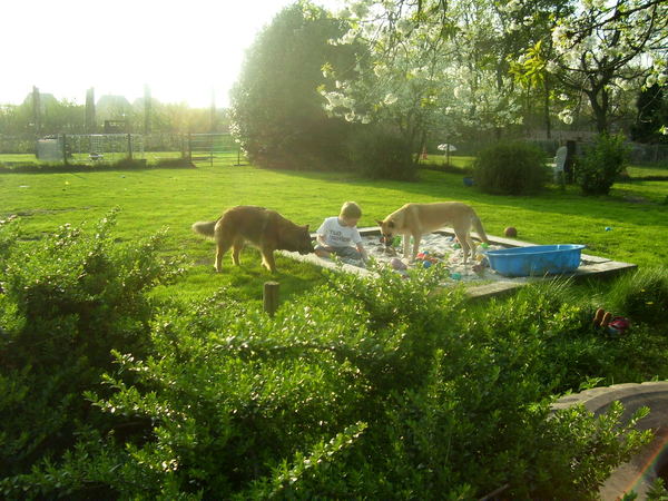 samen met mijn neefje in zandbak