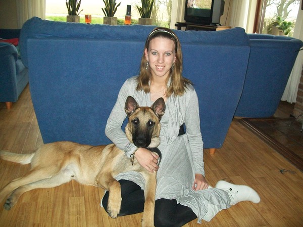 van mij mag je altijd bij mij op de grond komen zitten