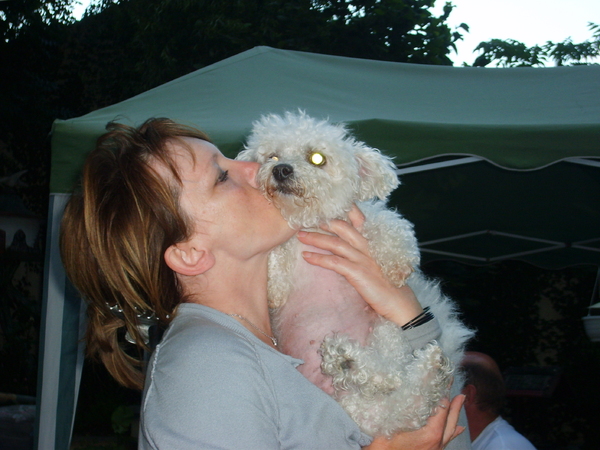 Hier was mijn beesteke al blind, ze kreeg toch zo veel zoentjes.