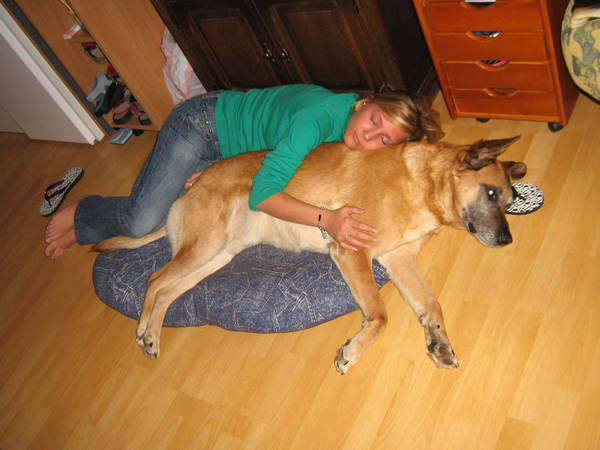 Samen slapen op het matje 