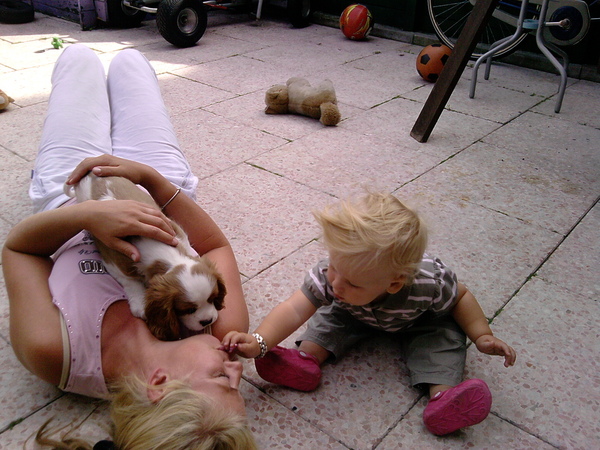 even lekker knuffelen met binky