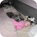 Onze dochter samen met Daisy lekker aan het slapen!!!!
Liefde is... Samen slapen!