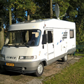 Met de camper op reis en de hond mee