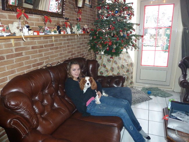 Manuela komt even op mijn op passen.kan baasje even boodschappen doen .  