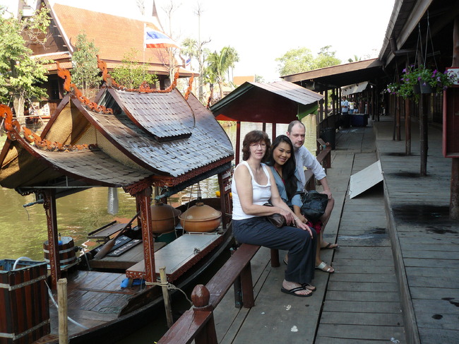 Thailand 2010..ik samen met mijn zoon en schoondochter ( floated market )