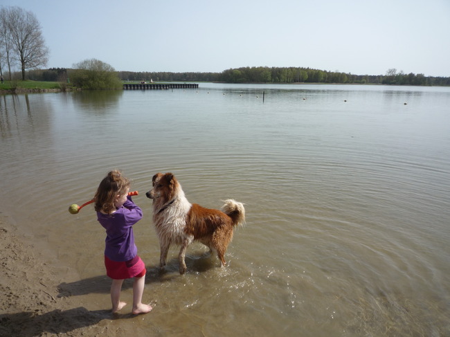 Zelfs een meisje van 5 is leuk als ze een bal heeft...