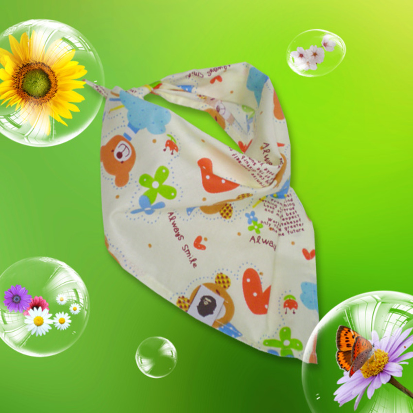 Prachtige honden halsdoek met motief van hartjes, beertjes en bloemetjes. Deze hondensjaal met frisse kleuren is gemaakt met liefde! Deze honden halsdoek is van uitstekende kwaliteit en kan gewassen worden op 30 graden.