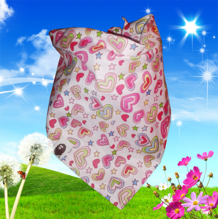 Deze kleurrijke honden halsdoek met afbeeldingen van funky hondjes is een van onze favorieten. Deze katoenen honden sjaal van uitstekende kwaliteit kan goed worden gewassen op 30 graden.