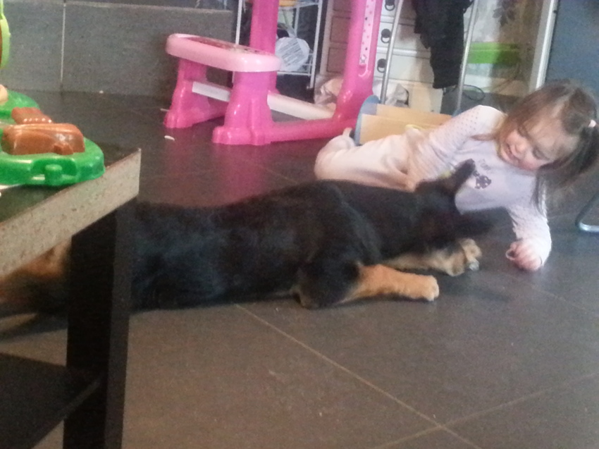 Lekker spelen met mijn mini vrouwtje