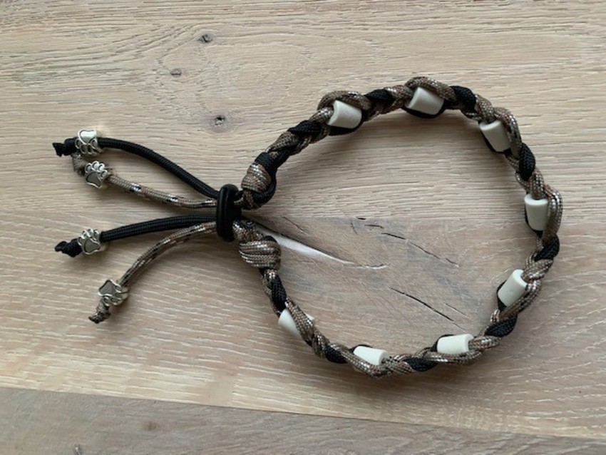 Anti teek en vlo bandje
Maat S - prijs 7€
Maat S met kralen - prijs 7,80€
Maat S met charms - prijs 9€
