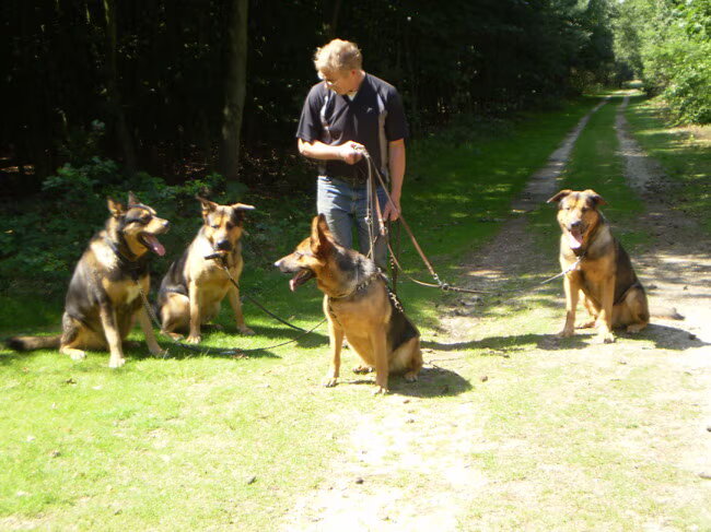 met ons alle links vader butch buster midden moeder laijka en rechts…